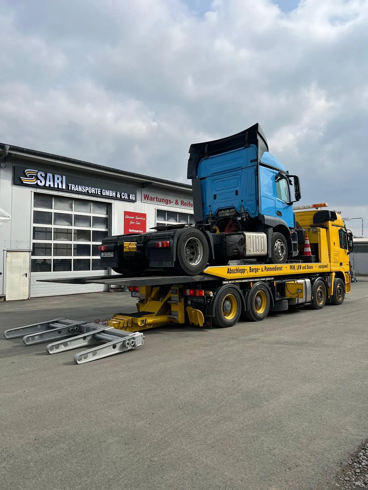 SARI Fahrzeug bei LKW-Bergung