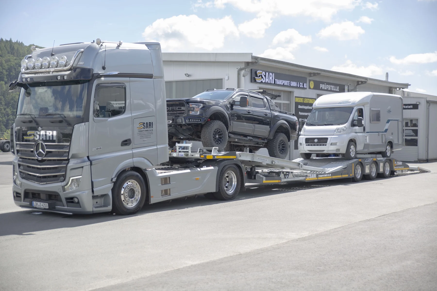SARI Fahrzeugtransport mit PKW und Wohnmobil