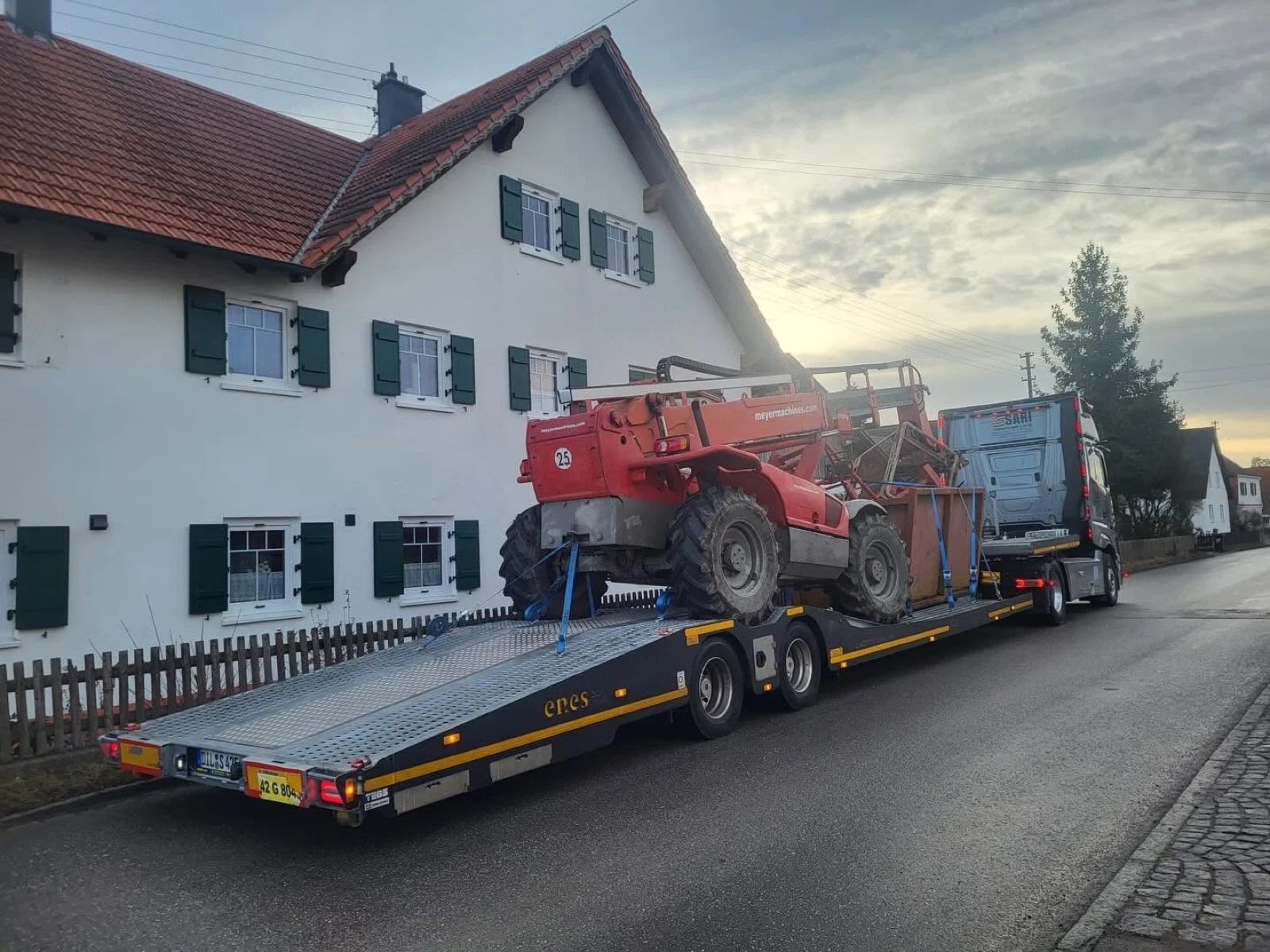 SARI Bergungs- und Sondertransport mit Maschine